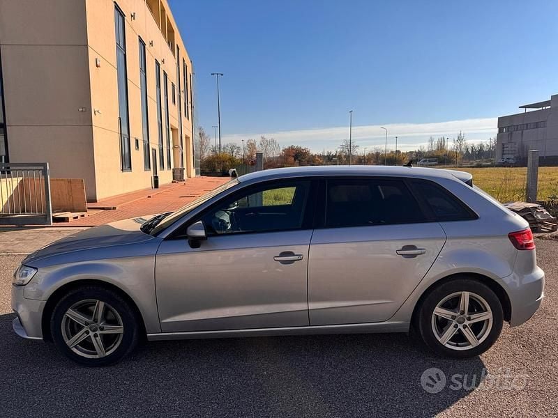 Grigio Usata 2020 Audi A3 Tre volumi | 14.000 € (Super prezzo) - Immagine 1/4