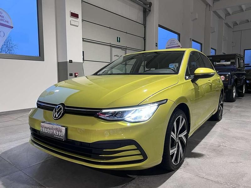 Usata VW Golf VIII Life 116 CV (85 kW) 2022 Giallo Berlina