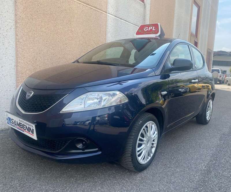 Blu/azzurro Usata 2016 Lancia Ypsilon Gold Due volumi | 5900 € (Buon prezzo) - Immagine 1/4