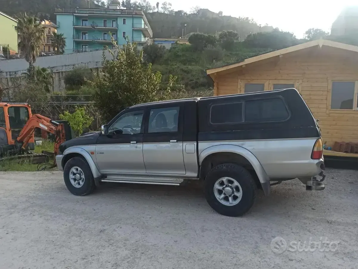 Usata Mitsubishi L200 100 CV (73 kW) 1999 Nero Pick-up