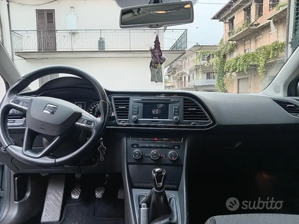 Usata Seat Leon 105 CV (77 kW) 2014 Grigio Berlina