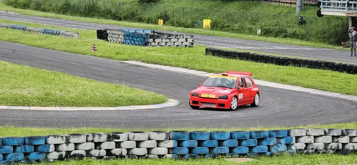 Usata Renault Clio 135 CV (99 kW) 1993 Utilitaria