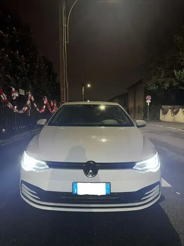 Usata VW Golf VIII Life 110 CV (80 kW) 2020 Berlina