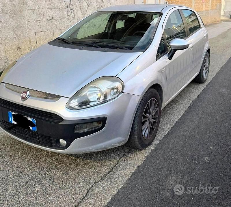 Grigio Usata 2012 Fiat Punto Tre volumi | 4600 € - Immagine 1/4