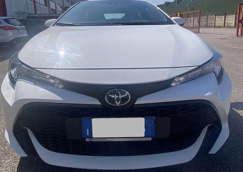 Usata Toyota Corolla Active 98 CV (72 kW) 2022 Bianco Berlina