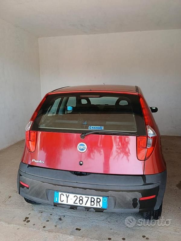 Rosso Usata 2006 Fiat Punto Tre volumi | 3000 € - Immagine 1/4