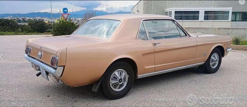 Usata Ford Mustang 250 CV (183 kW) 1966 Oro Berlina