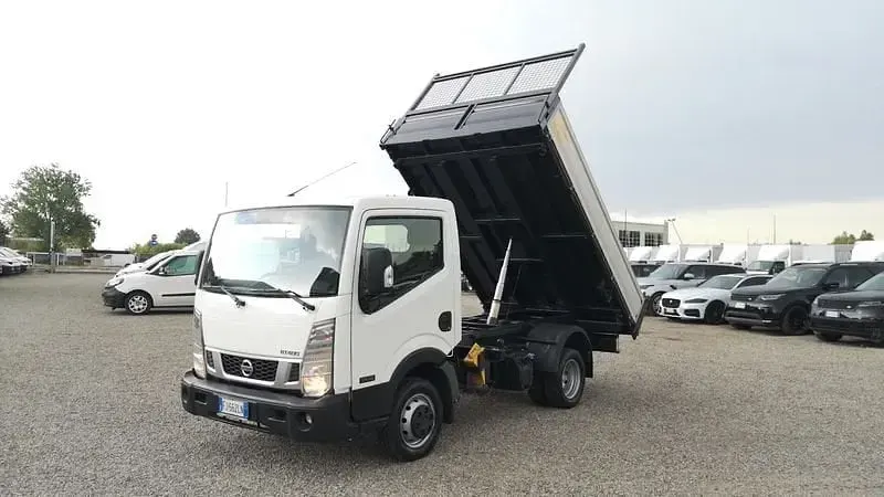 Usata Nissan Cabstar 131 CV (96 kW) 2017 Bianco Pick-up