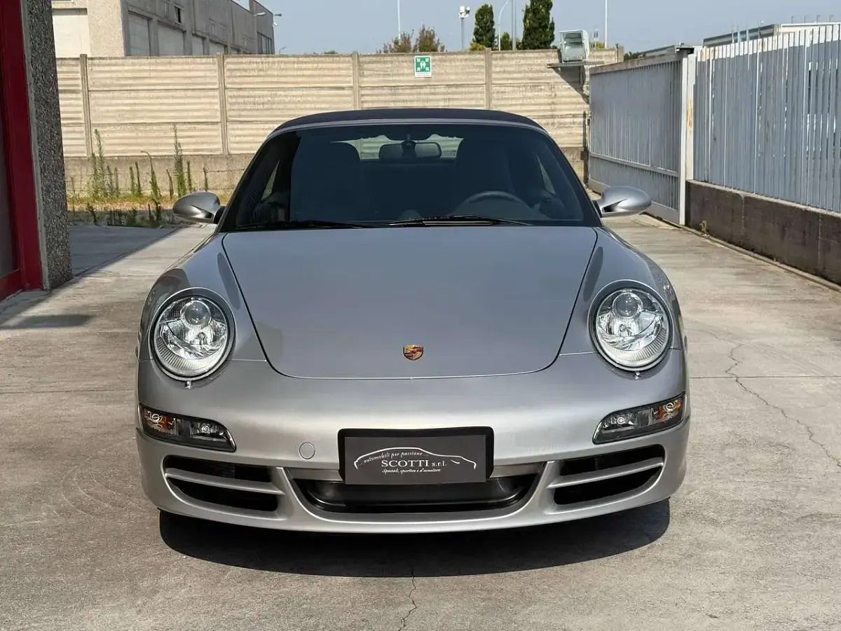 Usata Porsche 911 Carrera 4S Cabriolet 355 CV (261 kW) 2005 Argento met. Cabrio