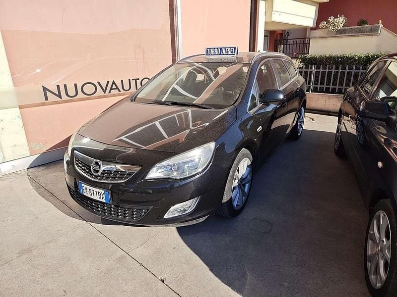 Usata Opel Astra Cosmo 110 CV (80 kW) 2011 Nera Station wagon