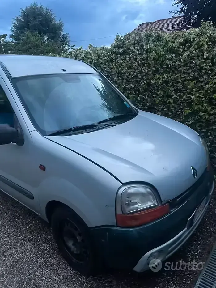Usata Renault Kangoo 64 CV (47 kW) 2000 Grigio Monovolume