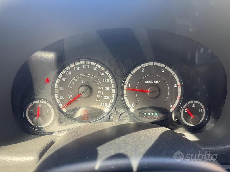 Second-hand Jeep Cherokee 163 CP (119 kW) 2005 Gri SUV