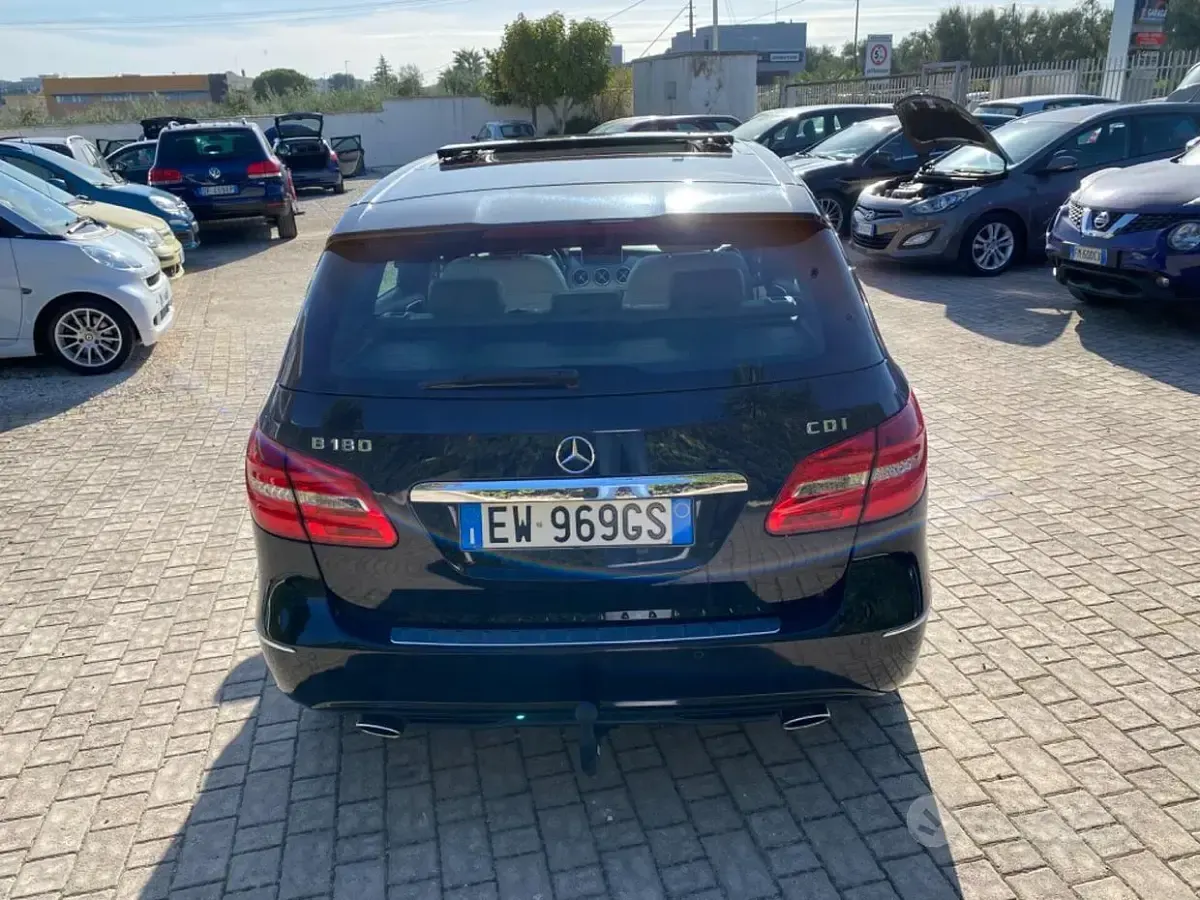 Usata Mercedes B180 Premium 109 CV (80 kW) 2014 Nero Utilitaria