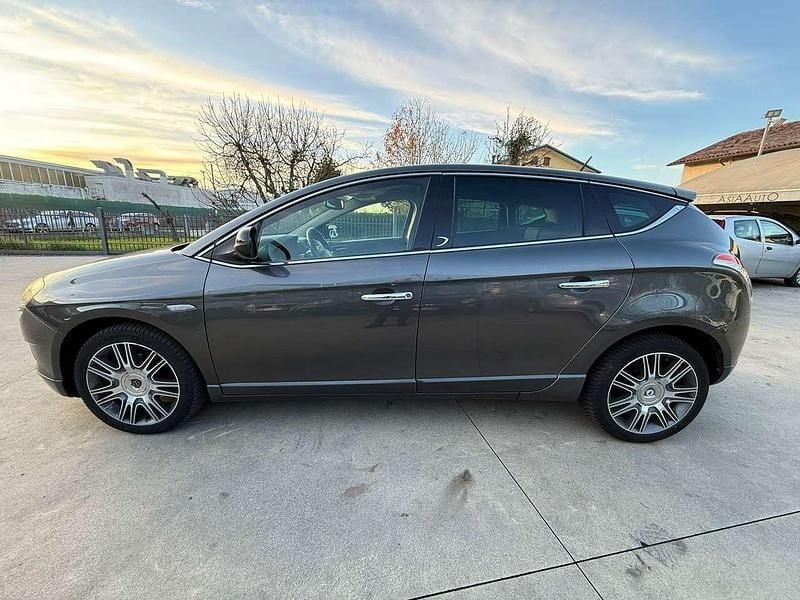 Grigio Usata 2014 Lancia Delta Gold Utilitaria | 5950 € (Buon prezzo) - Immagine 1/4