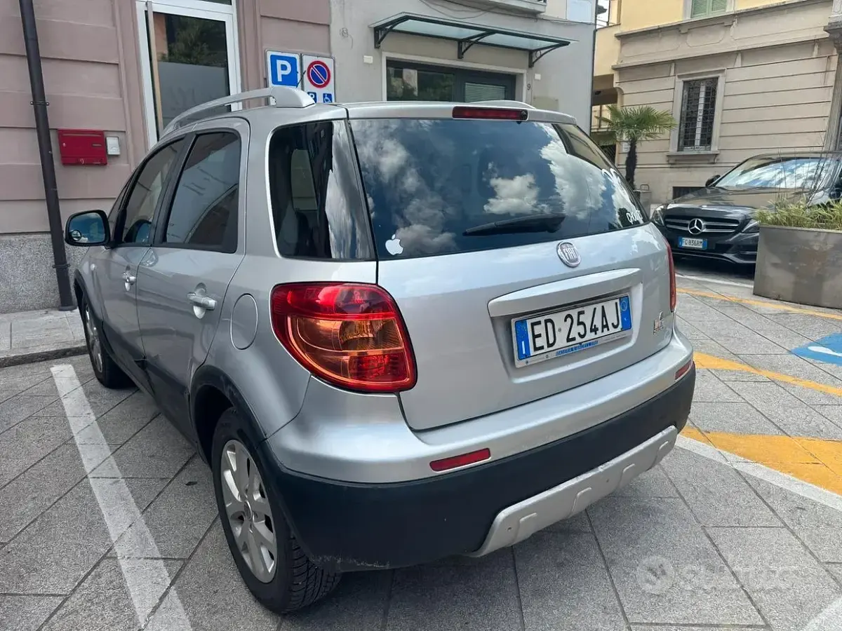 Usata Fiat Sedici 120 CV (88 kW) 2010 SUV