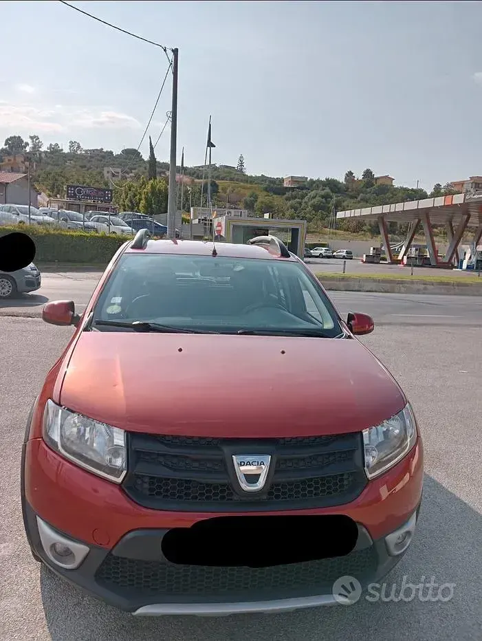 Usata Dacia Sandero Prestige 90 CV (66 kW) 2015 Rosso Berlina
