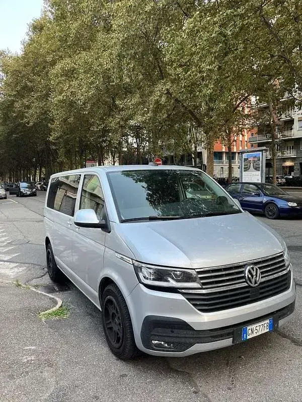 Usata VW Multivan Life 204 CV (150 kW) 2023 Argento Monovolume