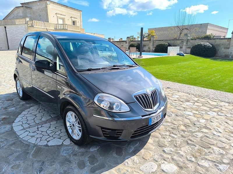 Usata Lancia Musa 95 CV (69 kW) 2010 Grigio Monovolume