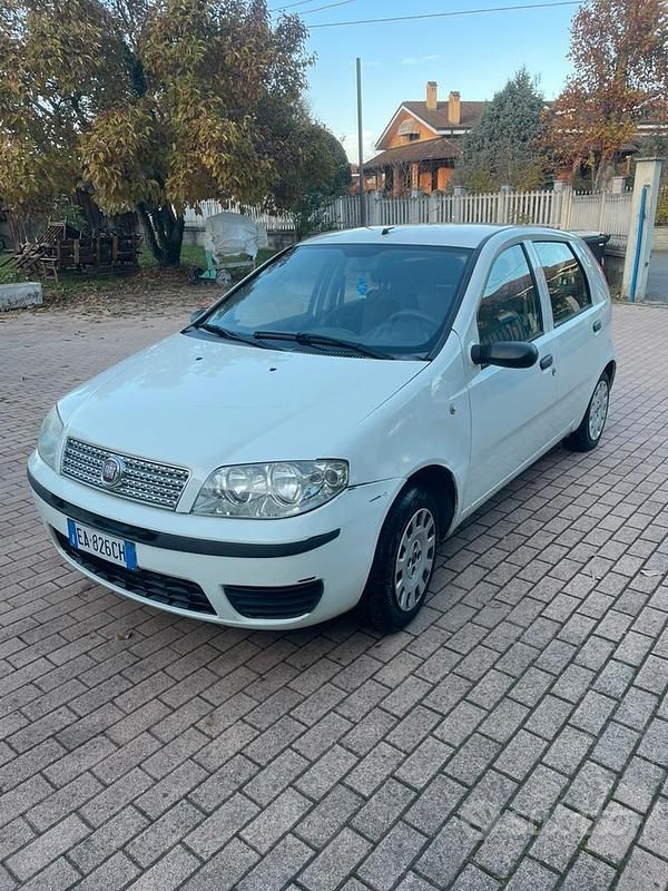 Usata Fiat Punto 77 CV (56 kW) 2010 Bianco Berlina