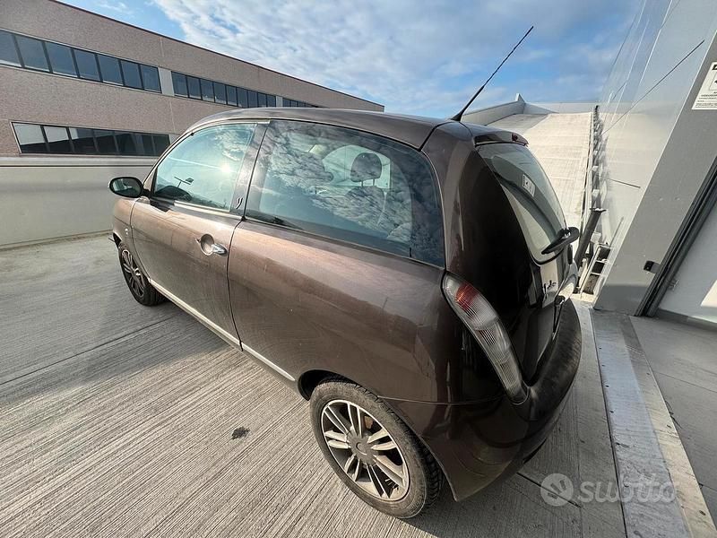 Usata Lancia Ypsilon 75 CV (55 kW) 2009 Marrone Utilitaria
