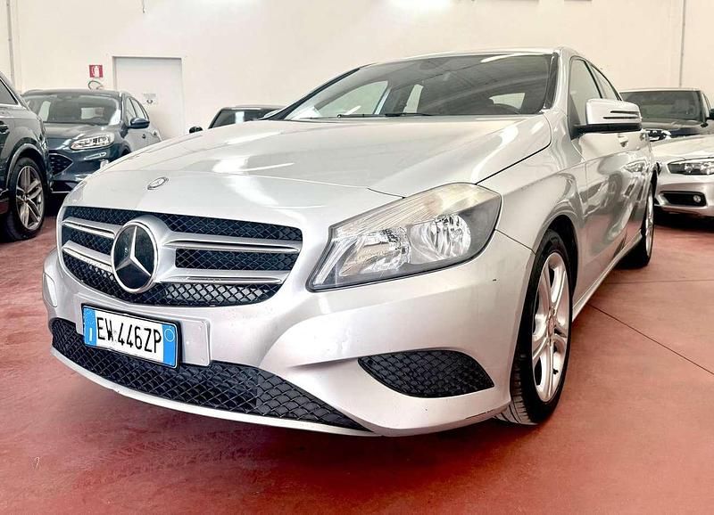 Usata Mercedes A180 109 CV (80 kW) 2013 Argento metalizzato Berlina