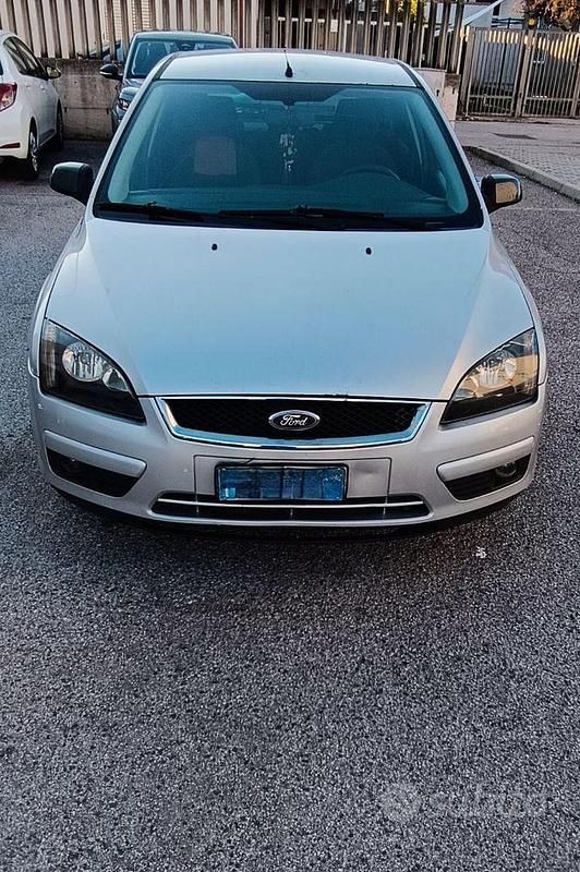 Usata Ford Focus 90 CV (66 kW) 2008 Grigio Berlina