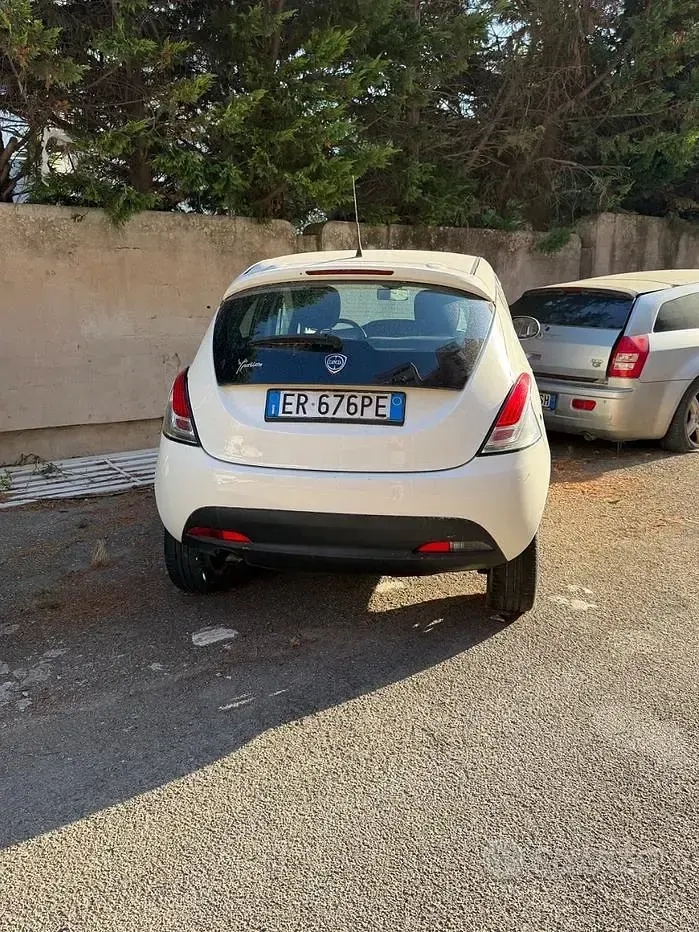 Usata Lancia Ypsilon 85 CV (62 kW) 2013 Giallo Utilitaria