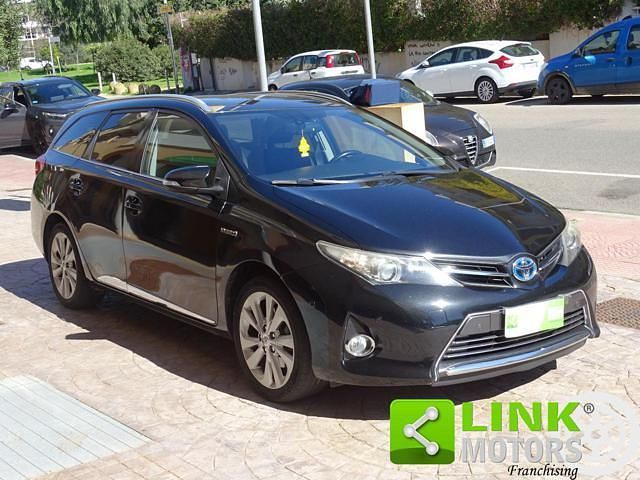 Usata Toyota Auris Touring Sports Lounge 136 CV (100 kW) 2014 Nero Station wagon