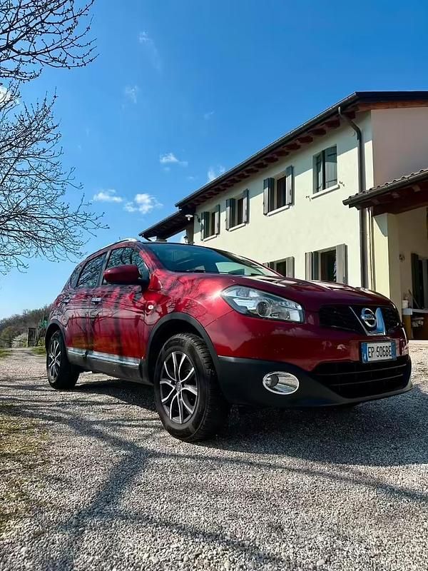 Usata Nissan Qashqai Tekna 117 CV (86 kW) 2011 Rosso SUV