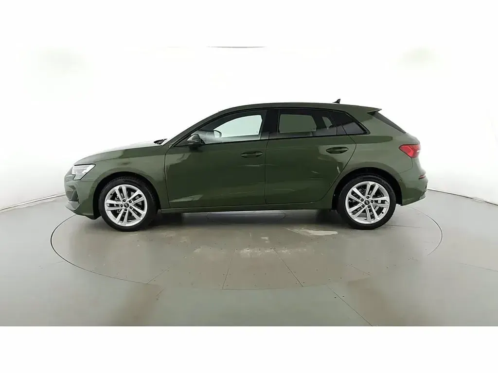 Usata Audi A3 Sportback e-tron Advanced Plus 116 CV (85 kW) 2025 Verde distretto metallizzato Utilitaria