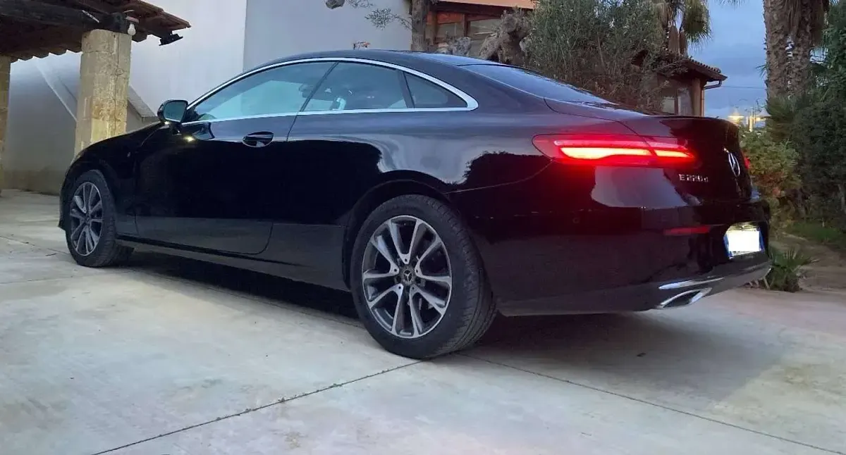 Usata Mercedes E220 194 CV (142 kW) 2019 Nero Coupé