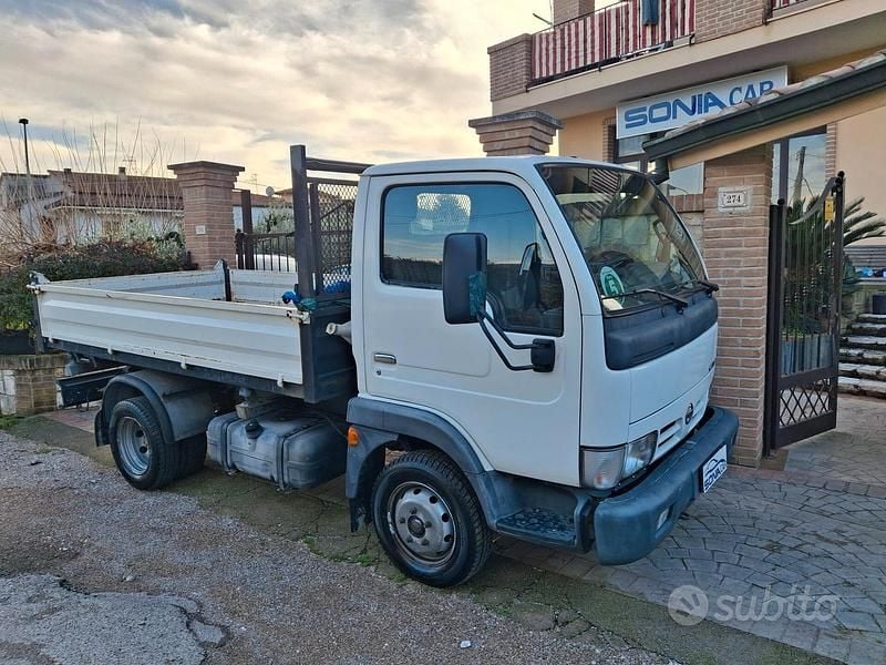 Usata Nissan Cabstar 125 CV (91 kW) 2005 Bianco Pick-up