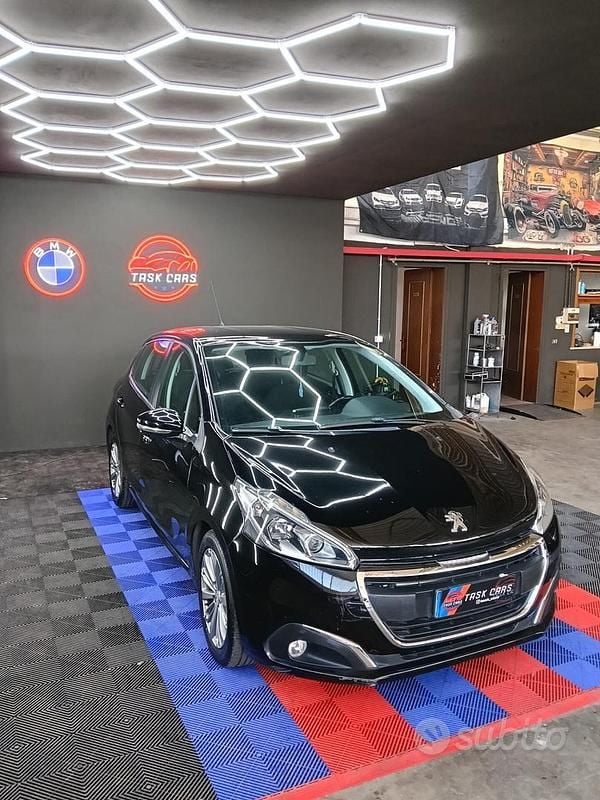 Usata Peugeot 208 Active 92 CV (67 kW) 2015 Nero Utilitaria