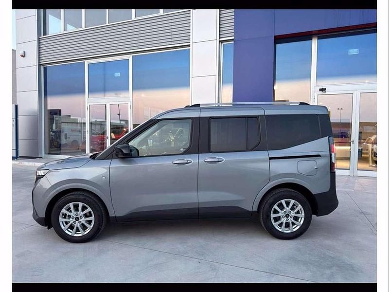 Usata Ford Tourneo Courier Titanium 126 CV (92 kW) 2024 Solar silver Monovolume