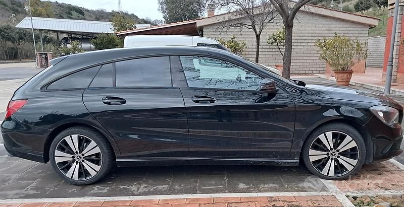 Begagnad Mercedes CLA200 Shooting Brake 2017 Svart Kombi