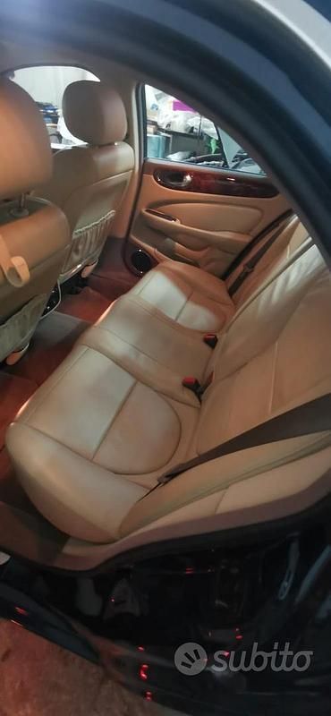 Usata Jaguar XJ8 Executive 207 CV (152 kW) 2006 Blu Berlina