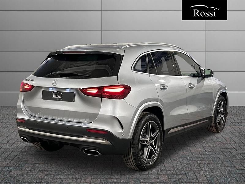 Nuova Mercedes GLA200 150 CV (110 kW) 2026 Nero notte SUV