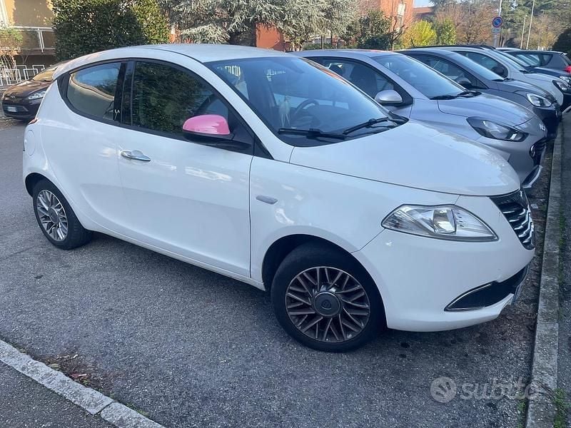 Usata Lancia Ypsilon 95 CV (69 kW) 2012 Bianco Utilitaria