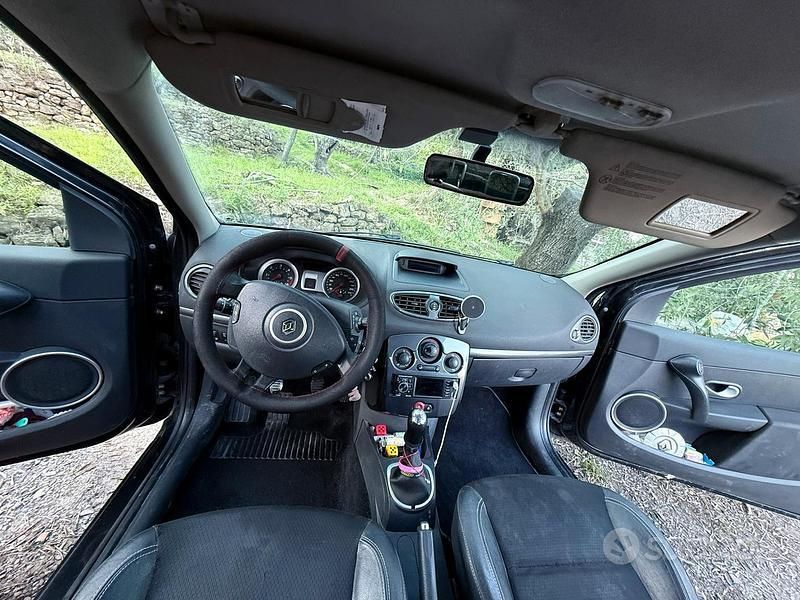 Usata Renault Clio II LE 85 CV (62 kW) 2007 Nero Utilitaria