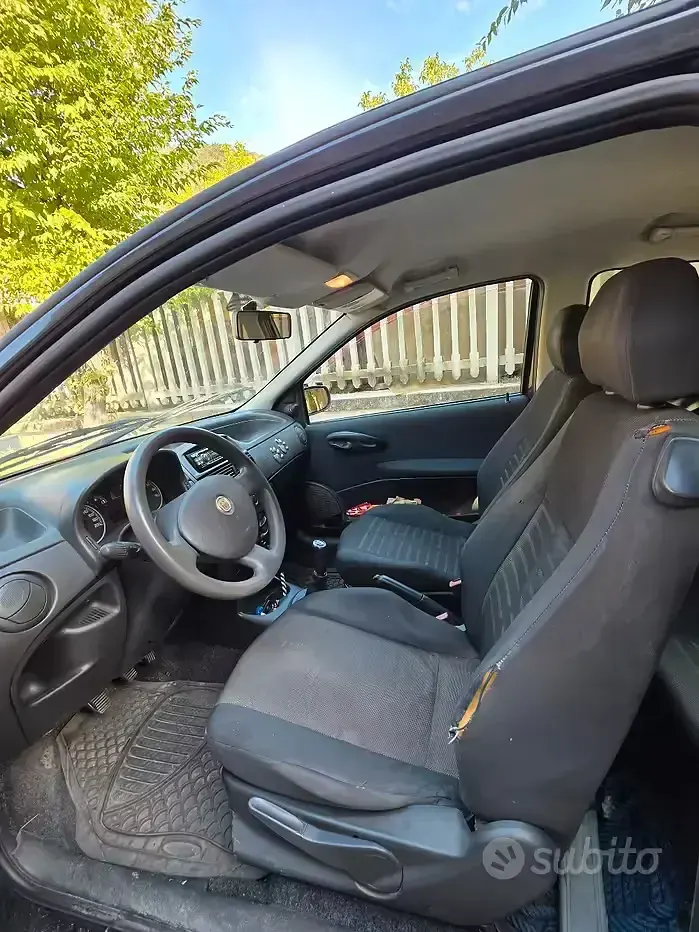 Usata Fiat Punto 69 CV (50 kW) 2010 Nero Utilitaria