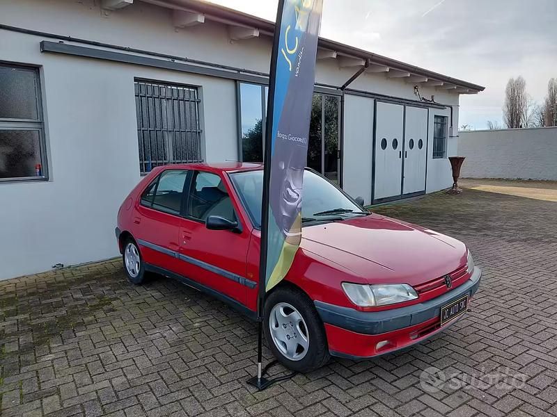 Begagnad Peugeot 306 75 HK (55 kW) 1994 Röd Sedan
