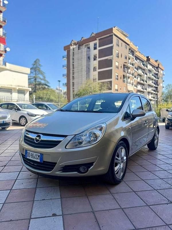 Usata Opel Corsa Cosmo 80 CV (58 kW) 2006 Oro Utilitaria
