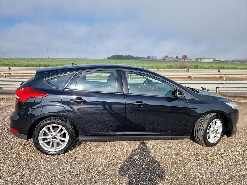 Begagnad Ford Focus Titanium 95 HK (69 kW) 2015 Svart Sedan