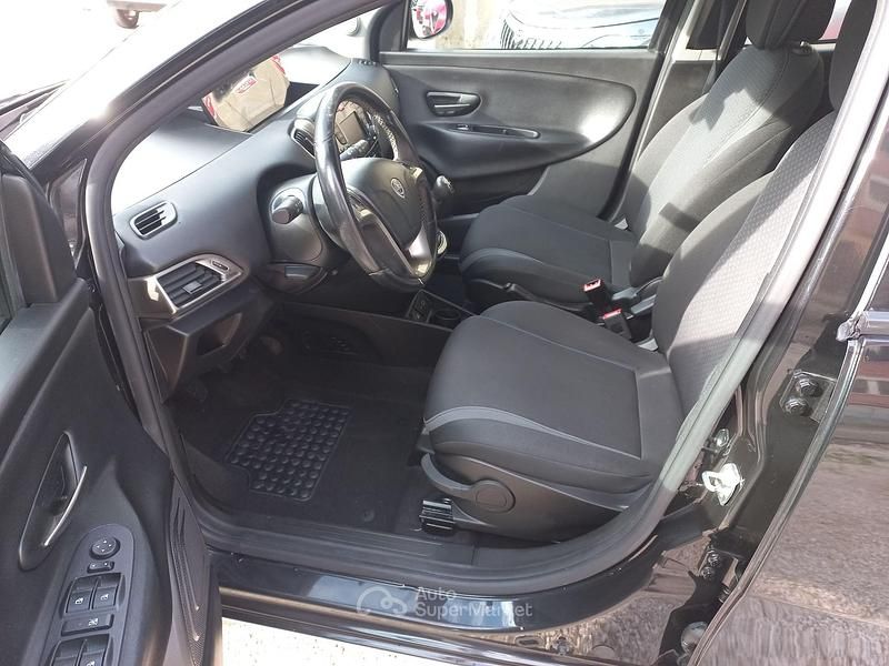 Usata Lancia Ypsilon 52 CV (38 kW) 2019 Nero Utilitaria