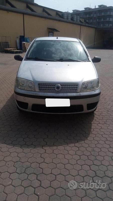 Usata Fiat Punto 60 CV (44 kW) 2010 Grigio Utilitaria