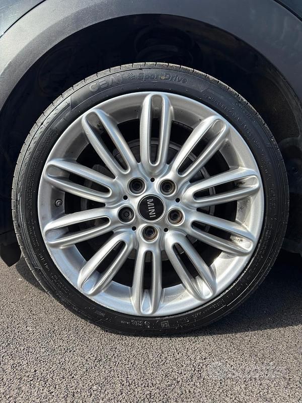 Usata Mini Cooper D 115 CV (84 kW) 2017 Viola Utilitaria