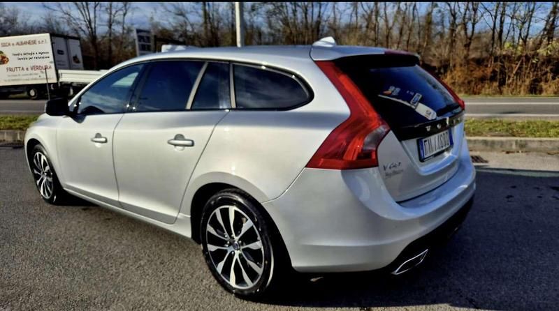 Usata Volvo V60 Momentum 150 CV (110 kW) 2017 Argento Station wagon