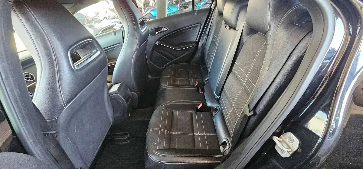 Usata Mercedes A180 109 CV (80 kW) 2014 Nero Utilitaria