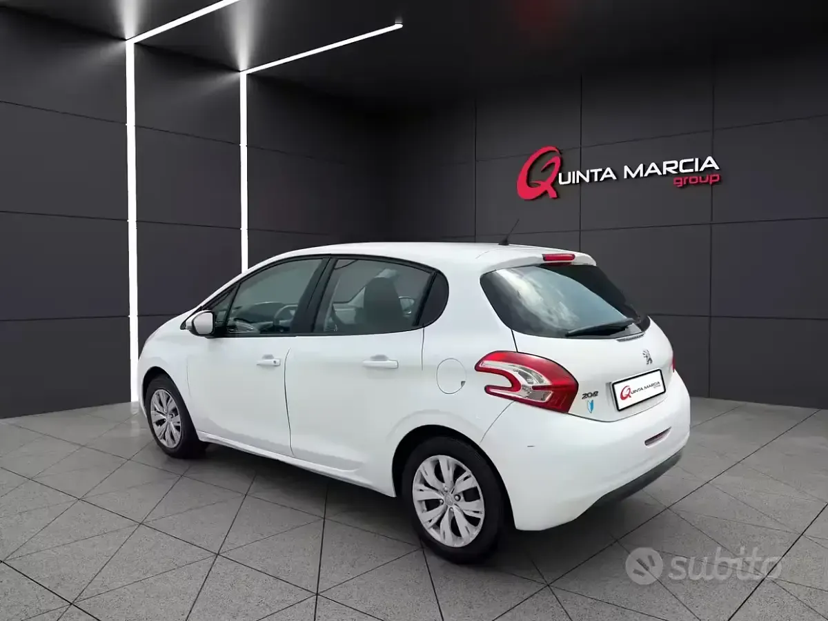 Usata Peugeot 208 Active 82 CV (60 kW) 2013 Bianco Utilitaria