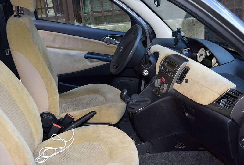 Usata Lancia Ypsilon 60 CV (44 kW) 2004 Bronzo Utilitaria